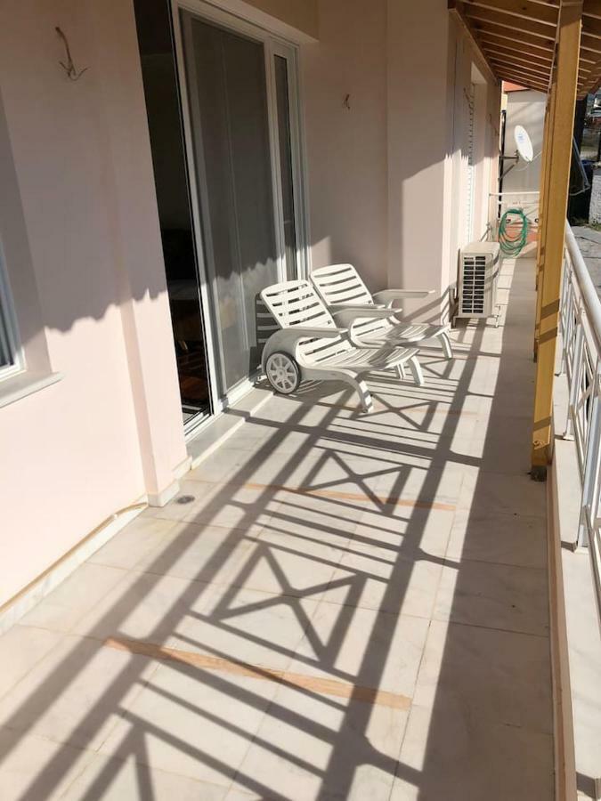 Azure Retreat Apartment Loutraki  Bagian luar foto