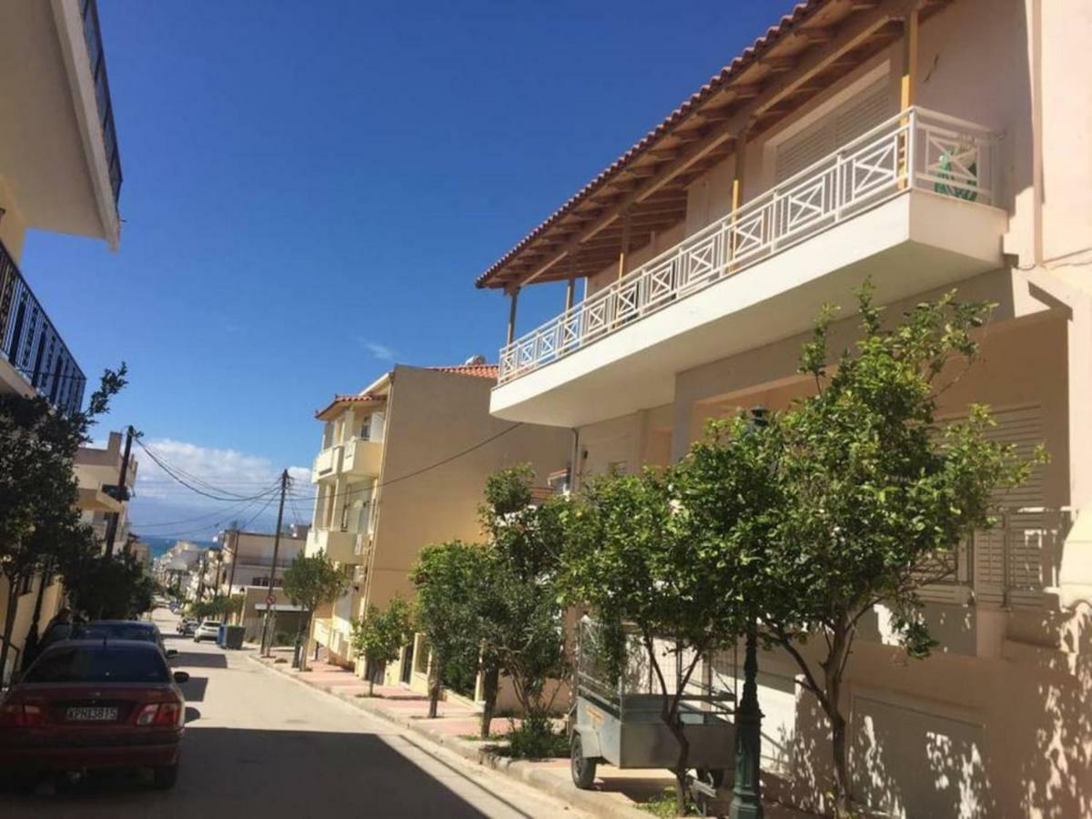 Azure Retreat Apartment Loutraki  Bagian luar foto