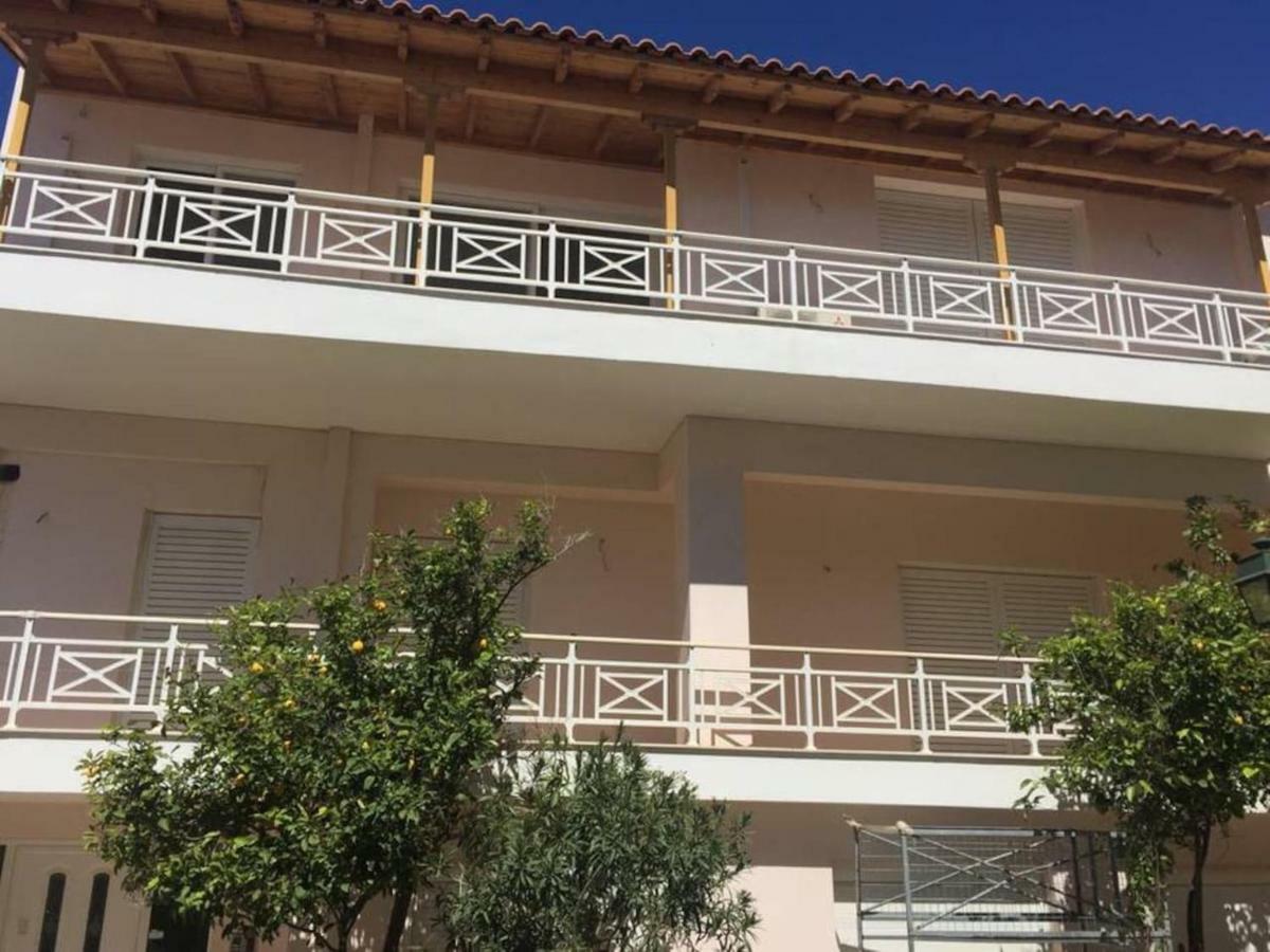 Azure Retreat Apartment Loutraki  Bagian luar foto